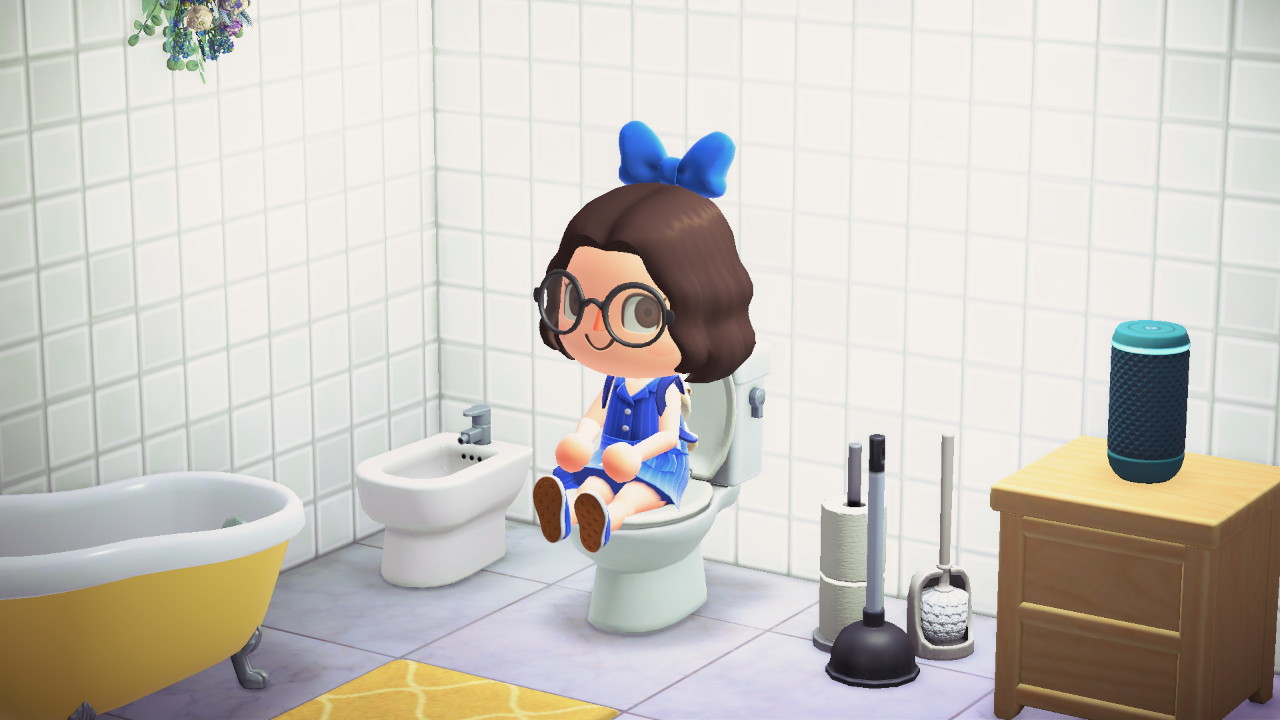 Baño: mi personaje sentada en el inodoro, un bidet al lado