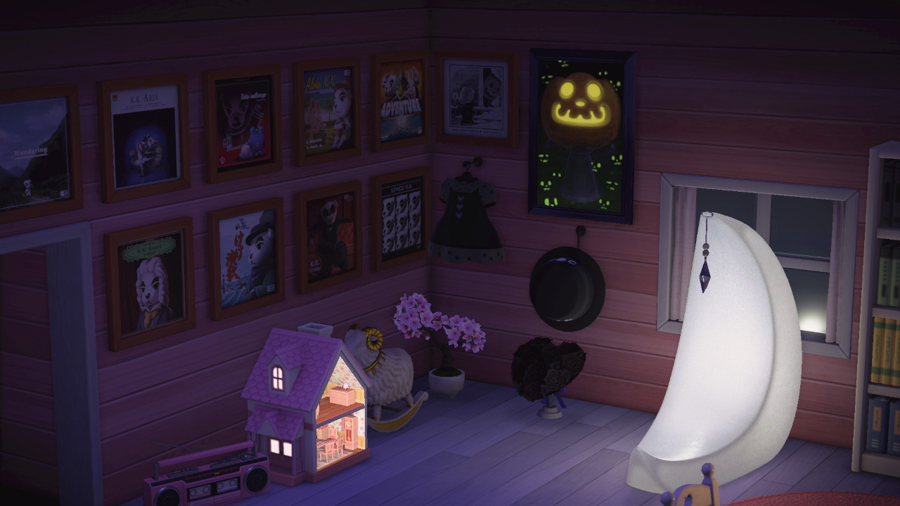 Cuarto: mismo rincón a oscurar, el poster y la silla con forma de luna brillan